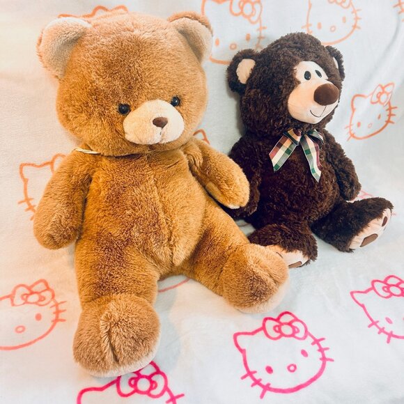 Two large teddy bears - Picture 2 of 3